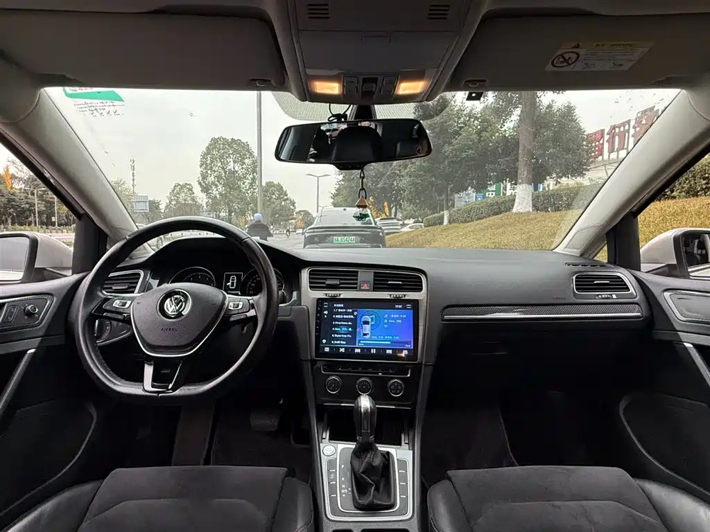 Volkswagen Golf 2018 — фото 11