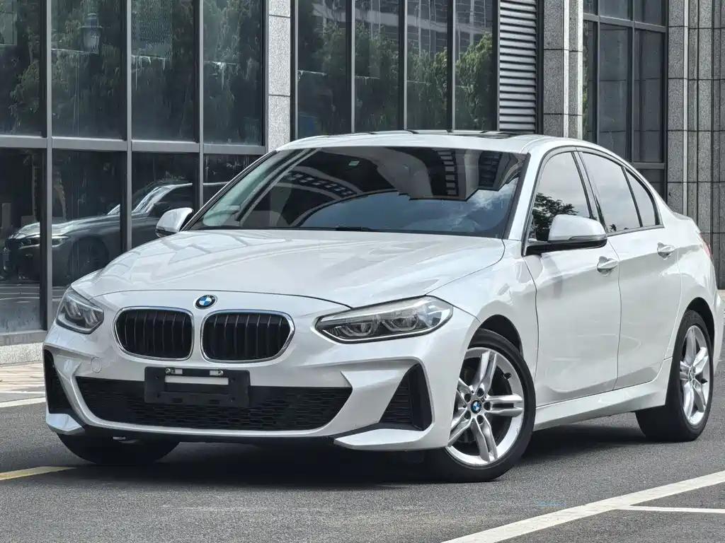 BMW 1 Series 2019 — фото 1