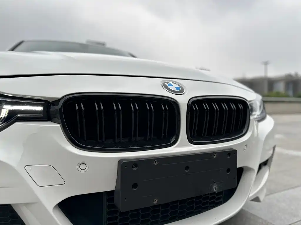 BMW 3 Series 2019 — фото 25
