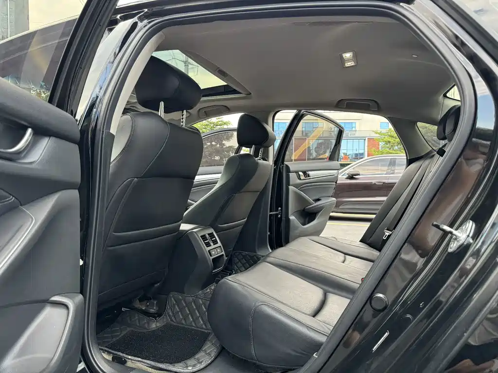 Honda Accord 2022 — фото 11