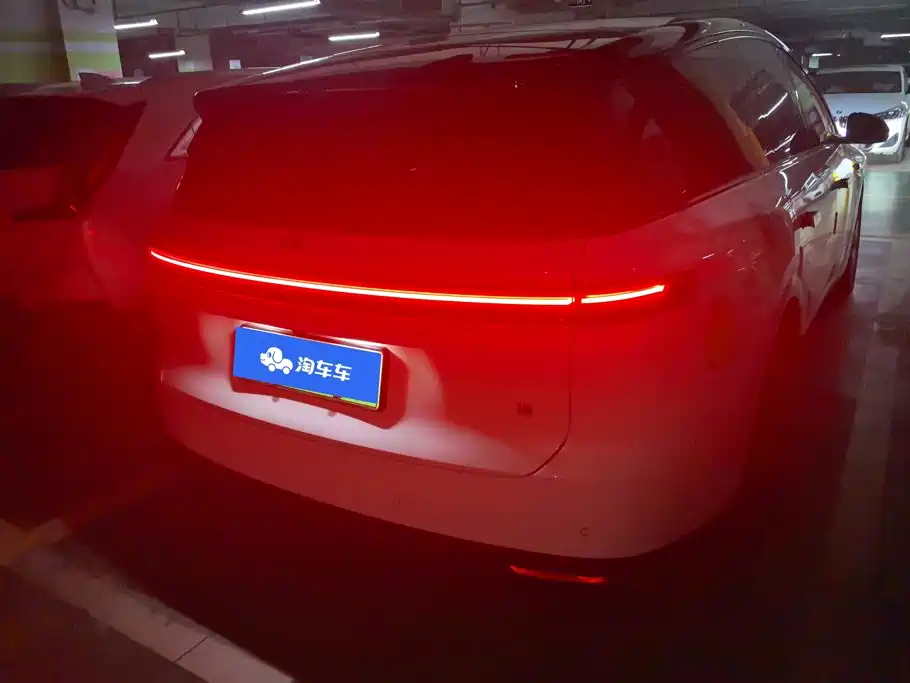 Li Auto i8 2025 — фото 3