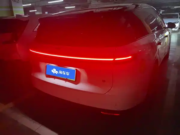 Li Auto i8 2025