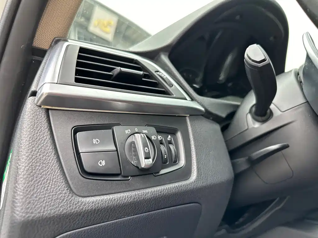 BMW 3 Series 2019 — фото 28