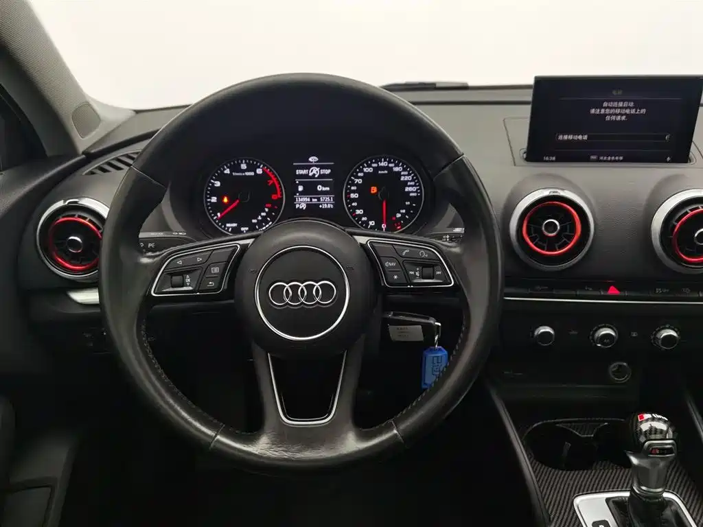 Audi A3 2019 — фото 11