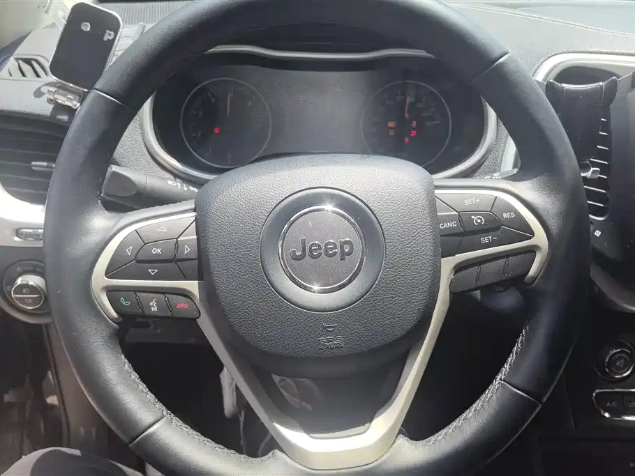 Jeep Cherokee 2021 — фото 15