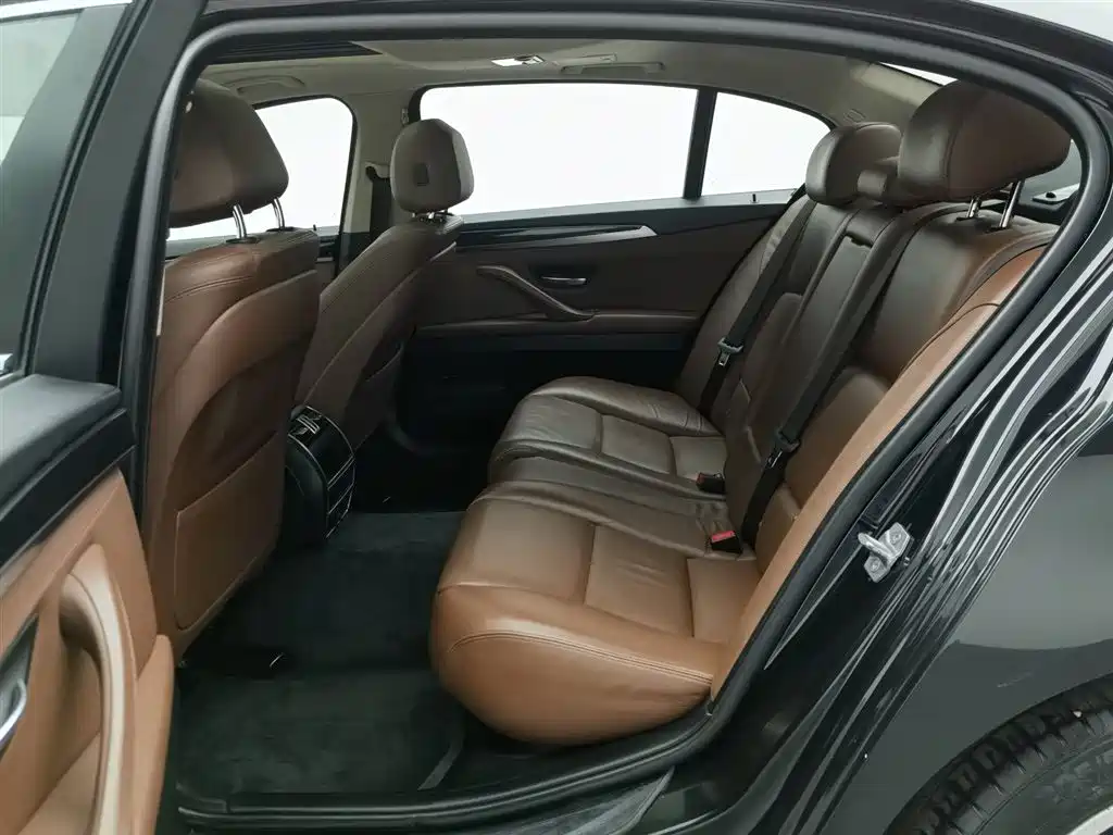 BMW 5 Series 2016 — фото 15
