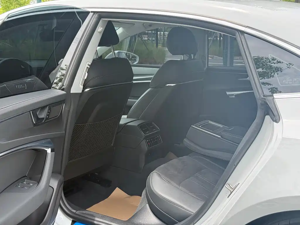 Audi A7L 2023