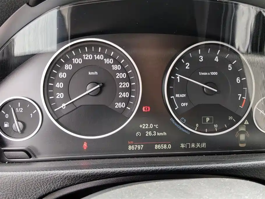 BMW 3 Series 2018 — фото 14