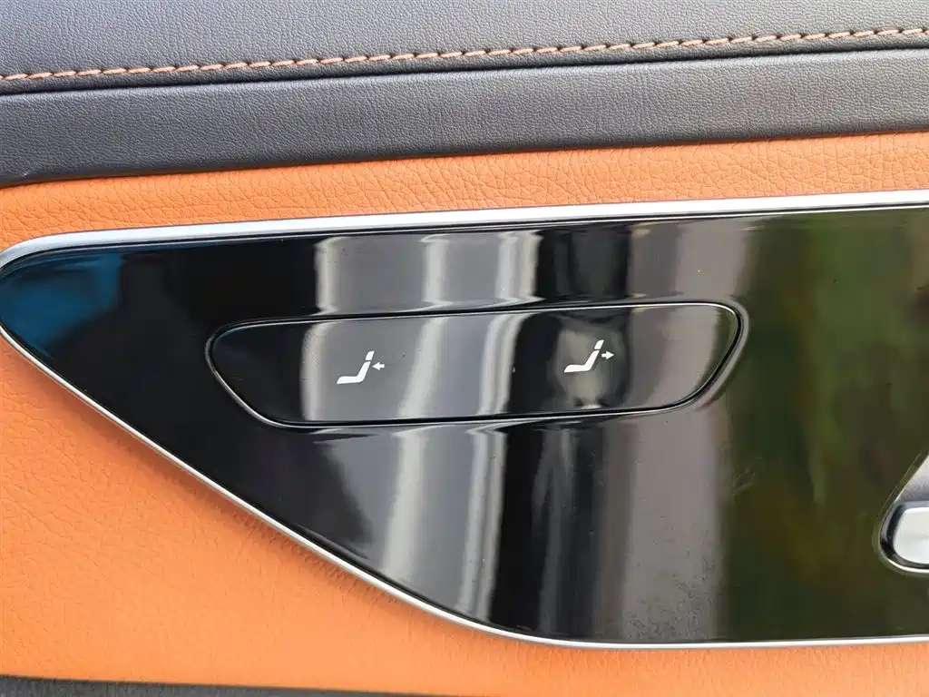 Mercedes-Benz C-Class 2023 — фото 36