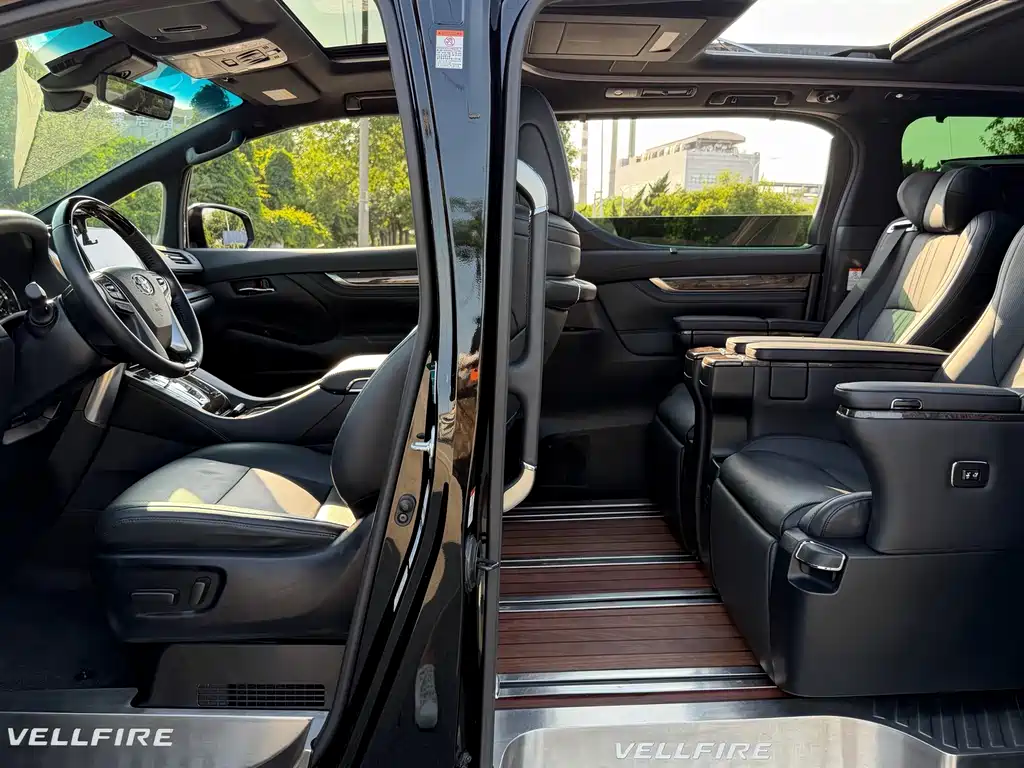 Toyota Vellfire 2021 — фото 10
