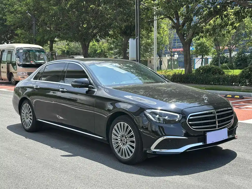 Mercedes-Benz E-Class 2022 — фото 3