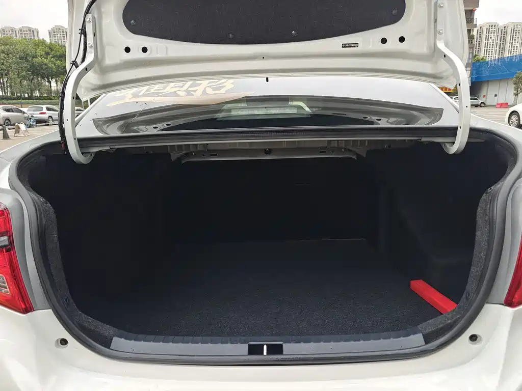 Toyota Yaris L 2021 — фото 17