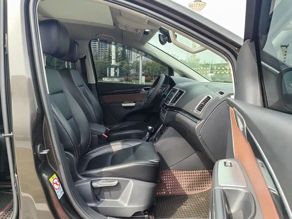 Volkswagen Sharan 2017 — фото 10