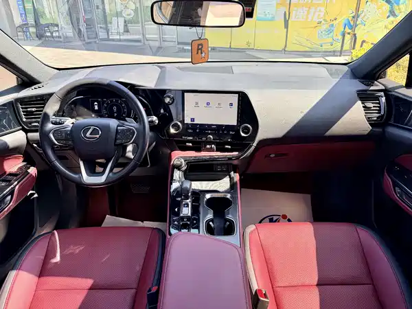Lexus NX 2023