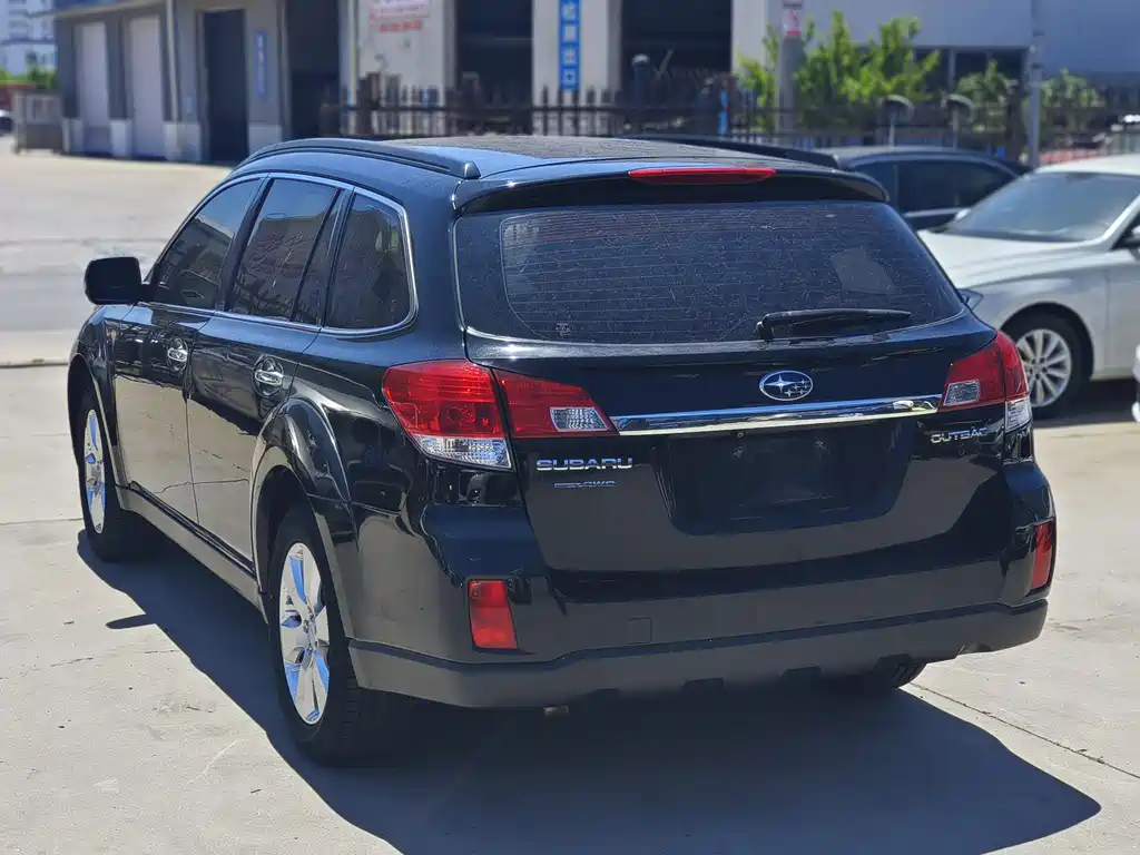 Subaru Outback 2010 — фото 9