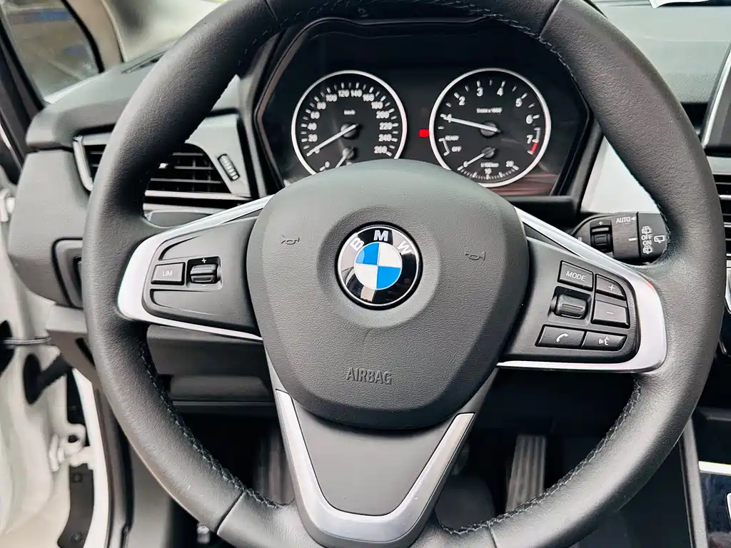 BMW 2 Series Active Tourer 2016 — фото 20