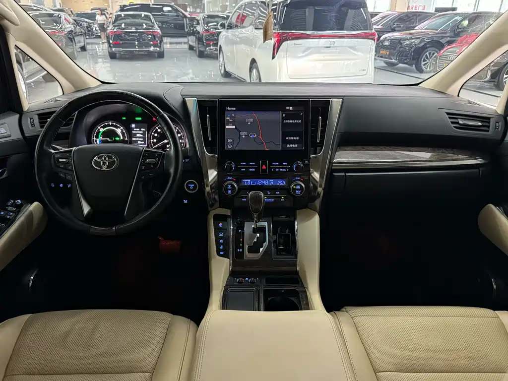 Toyota Alphard 2022 — фото 15