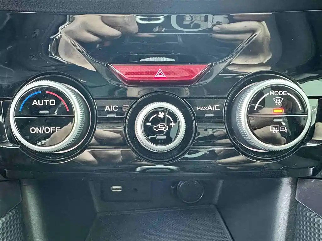 Subaru Forester 2022 — фото 12