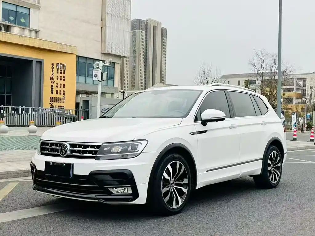 Volkswagen Tiguan L 2021 — фото 1