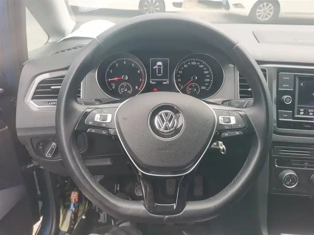Volkswagen Golf Sportsvan 2018 — фото 11