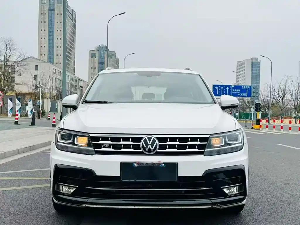 Volkswagen Tiguan L 2021 — фото 2
