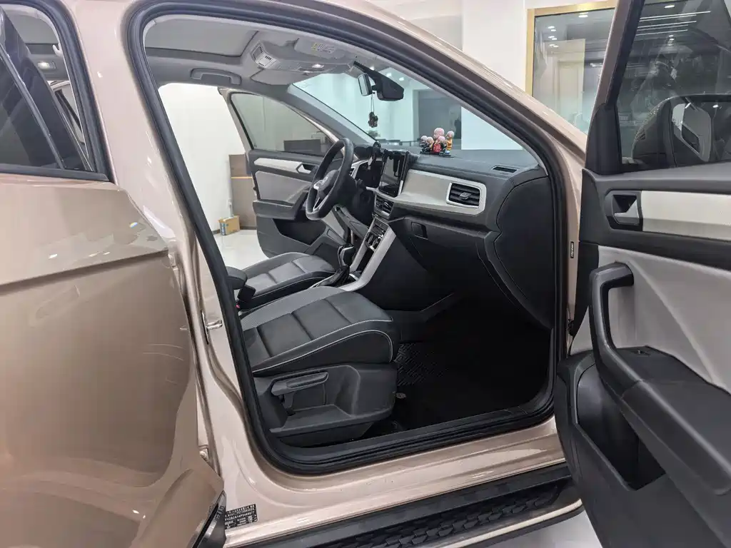 Volkswagen T-Roc 2023 — фото 11