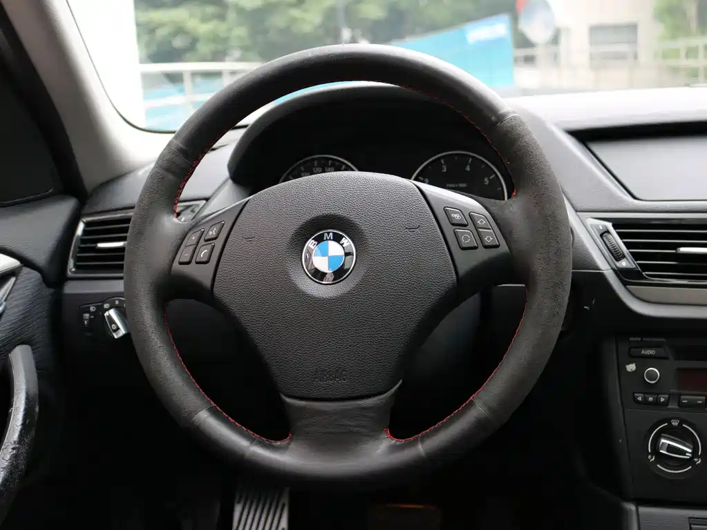 BMW X1 2012 — фото 10