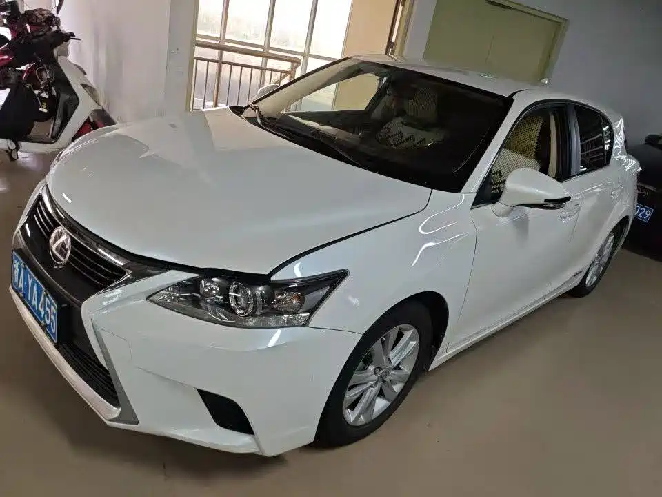 Lexus CT 2016 — фото 1