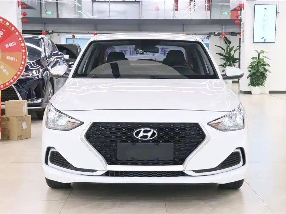 Hyundai Elantra 2021 — фото 2