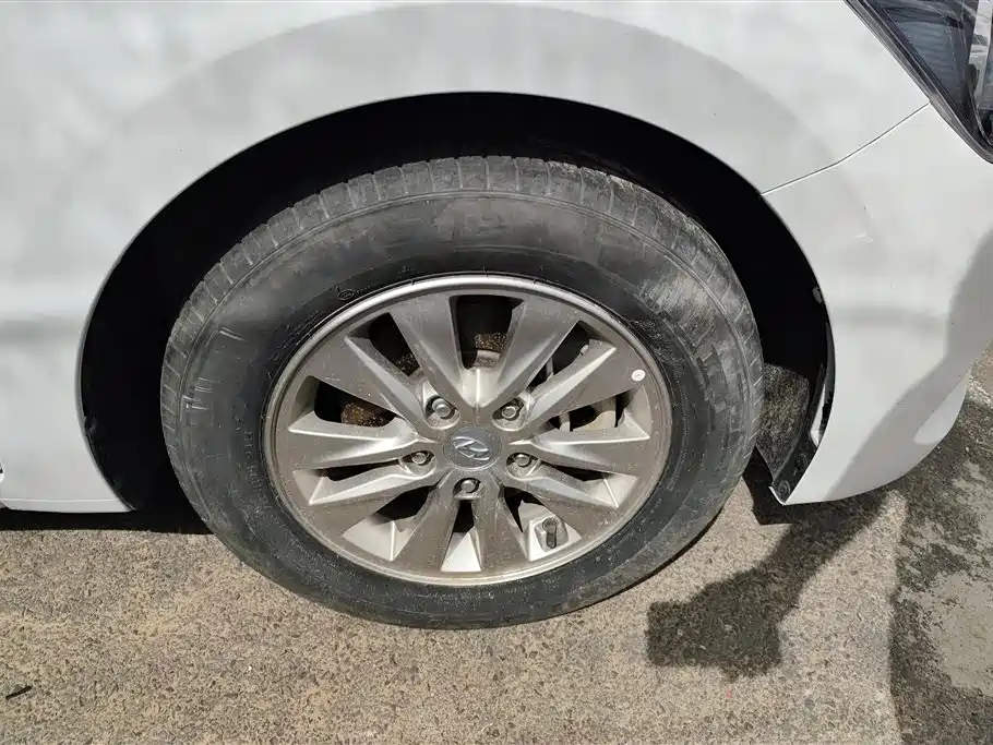 Hyundai Elantra 2022