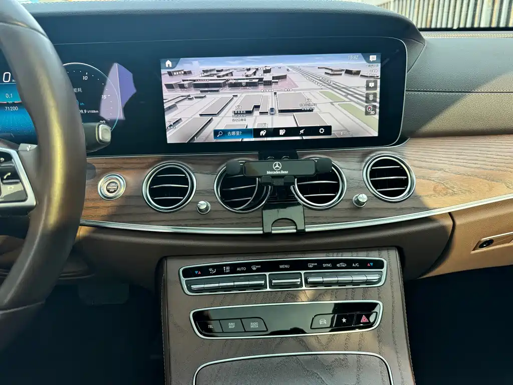 Mercedes-Benz E-Class 2022 — фото 25