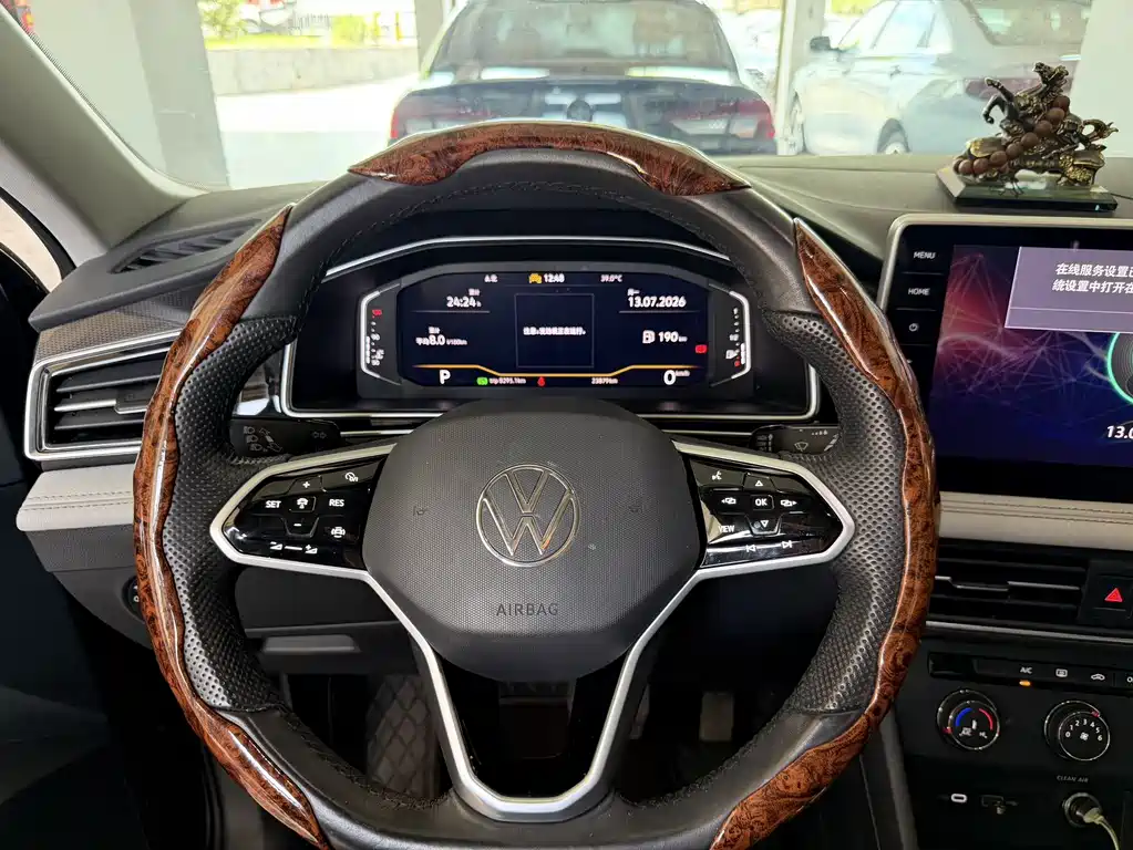 Volkswagen Tiguan L 2022 — фото 9