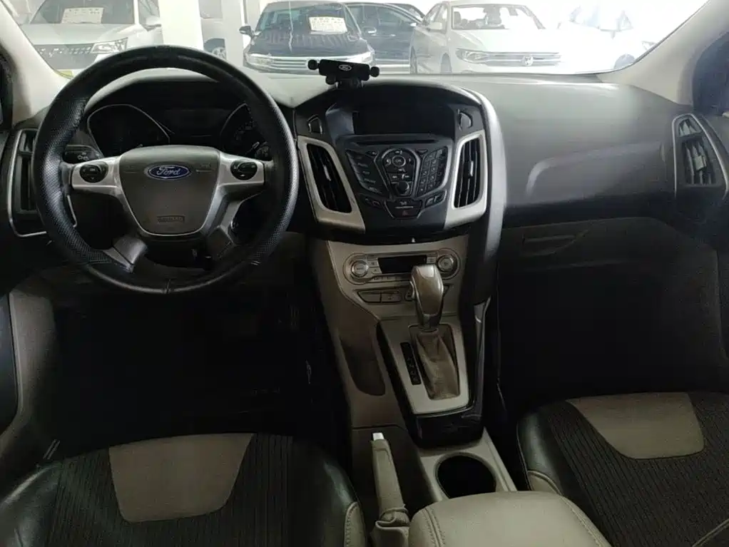 Ford Focus 2015 — фото 10