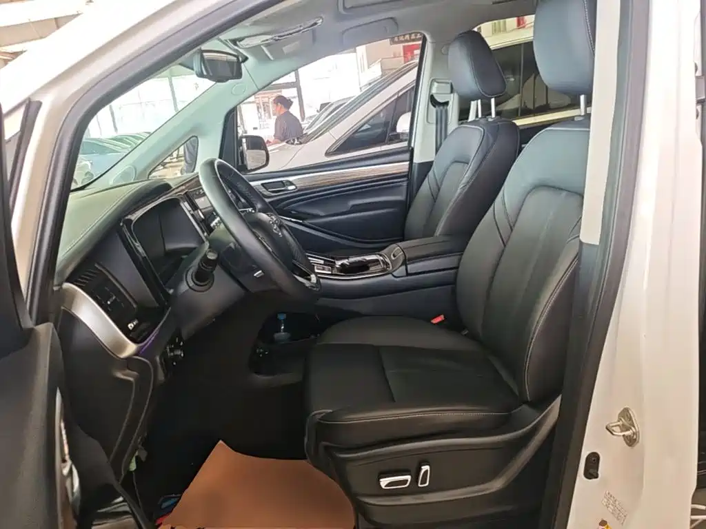GAC Motor Trumpchi M8 2022 — фото 15