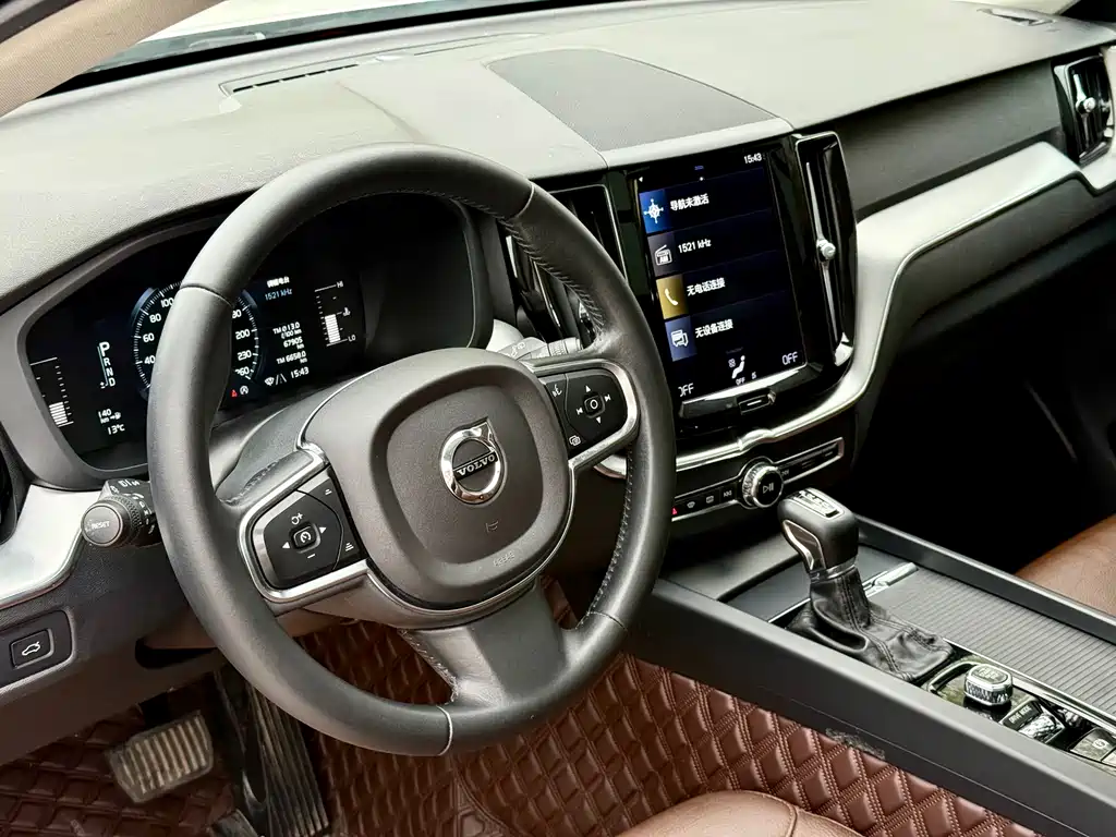 Volvo XC60 2019 — фото 15