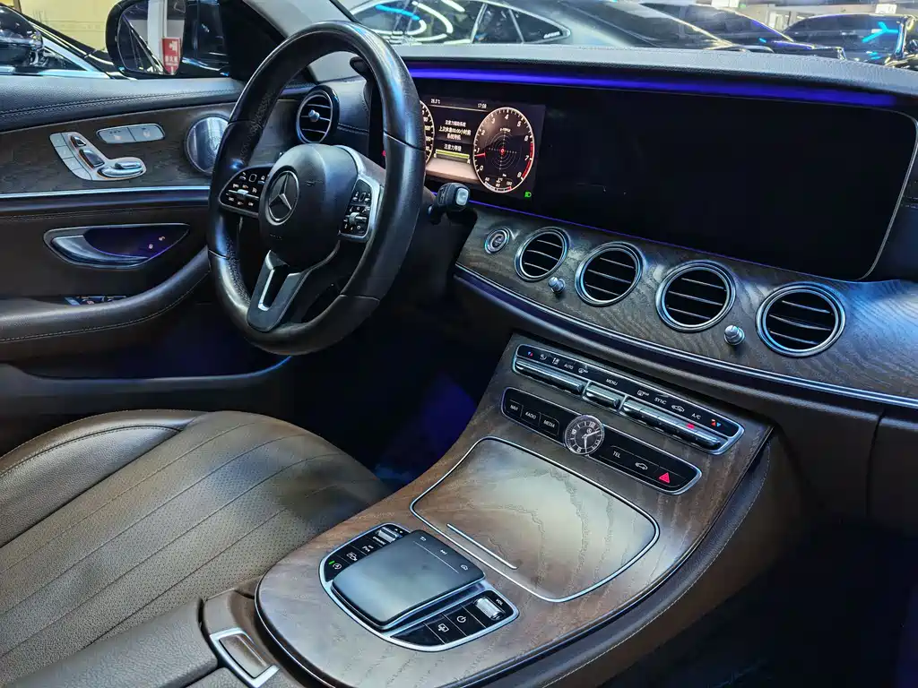 Mercedes-Benz E-Class 2019 — фото 18