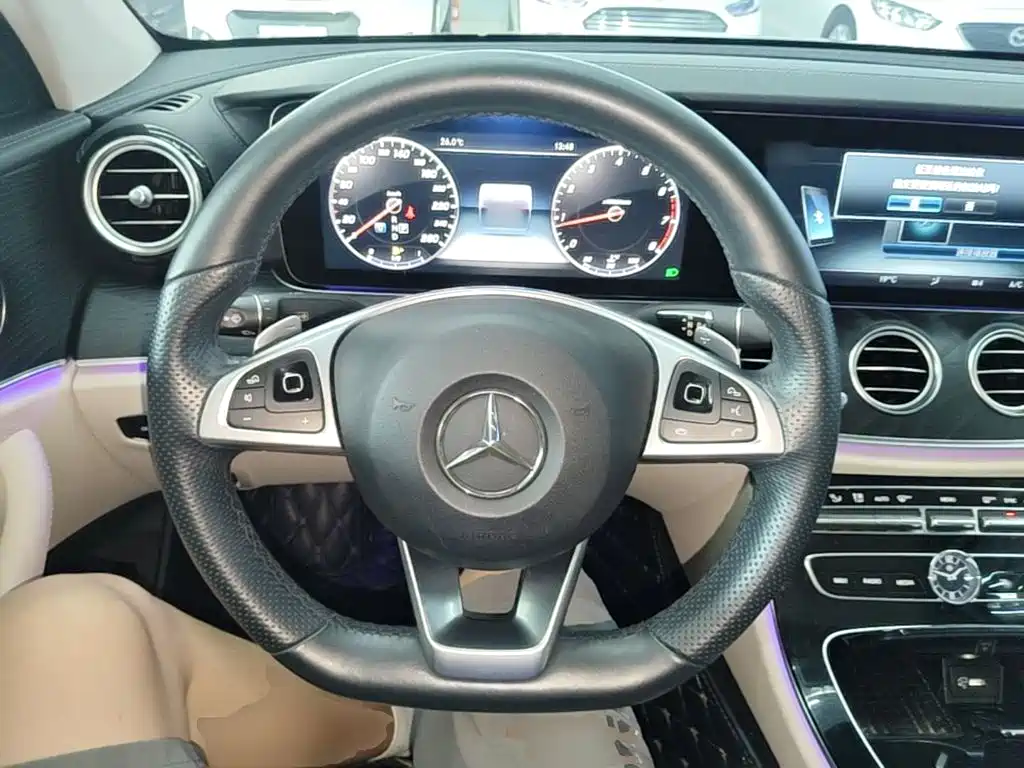 Mercedes-Benz E-Class 2017 — фото 11