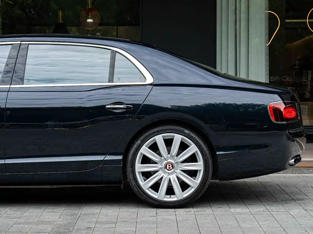 Bentley Flying Spur 2017 — фото 6