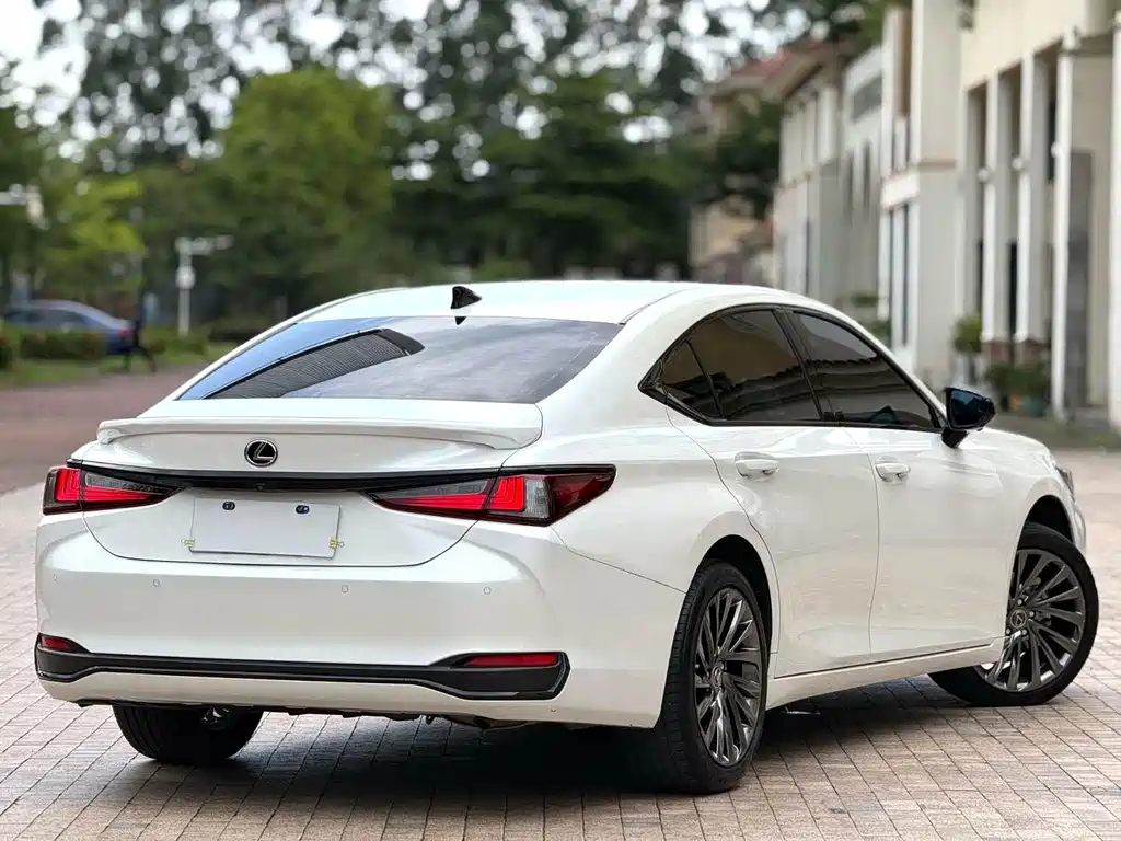 Lexus ES 2024 — фото 13