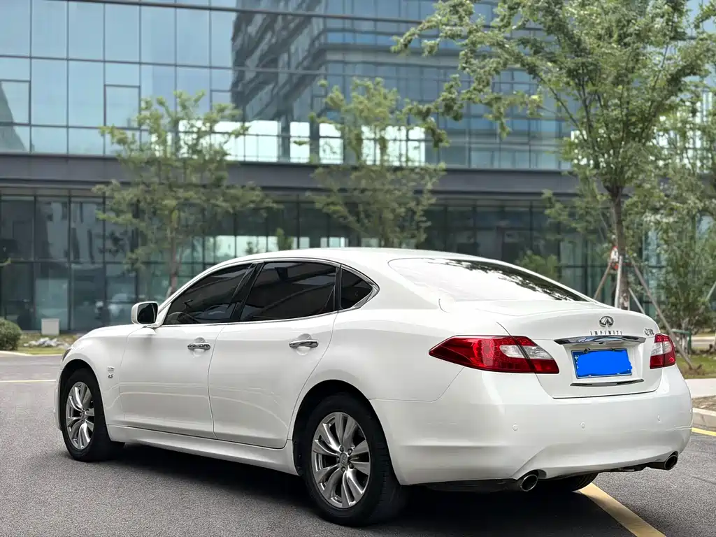Infiniti Q70 2015 — фото 15