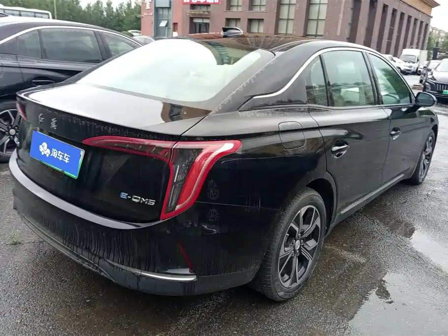 Hongqi E-QM5 2023 — фото 3