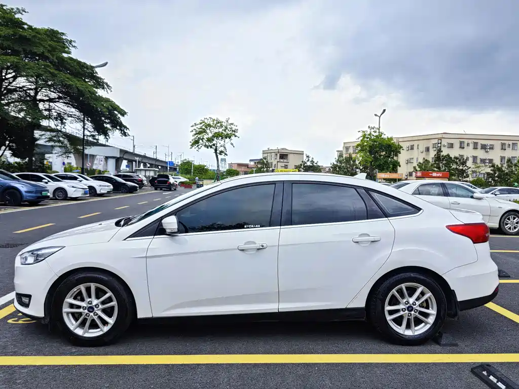 Ford Focus 2017 — фото 4