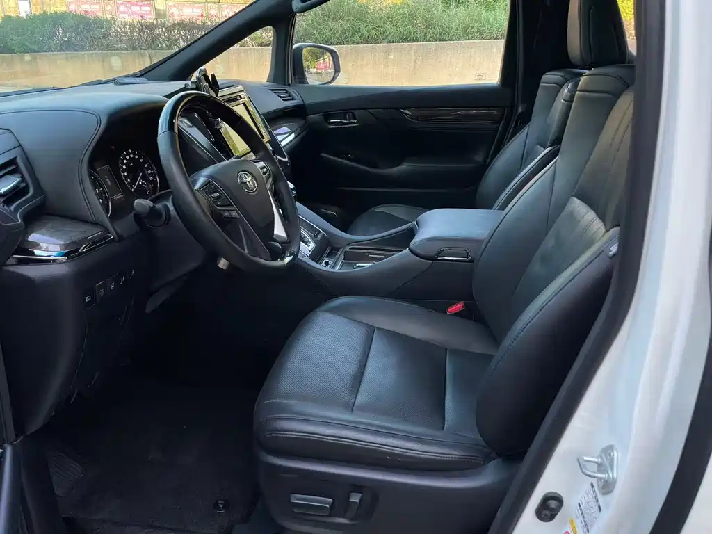 Toyota Alphard 2018 — фото 9
