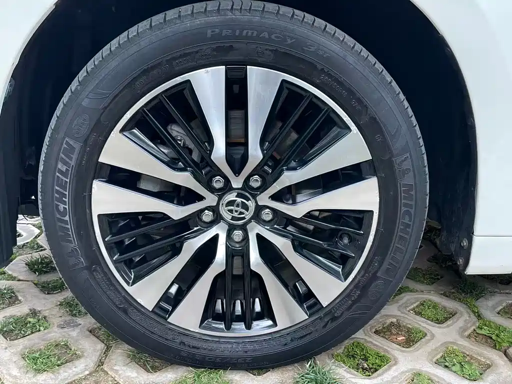Toyota Alphard 2018 — фото 16