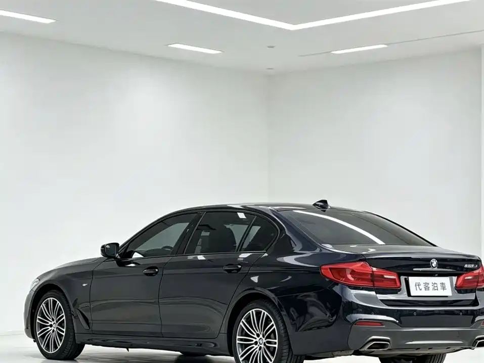 BMW 5 Series 2019 — фото 9