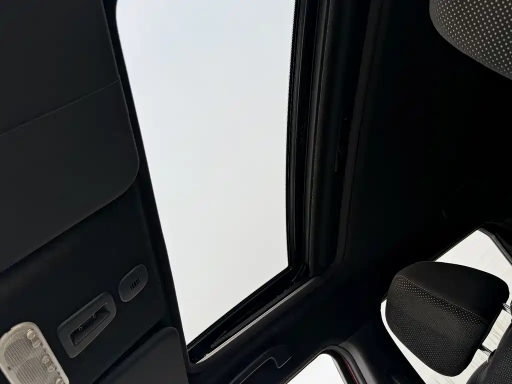 Infiniti ESQ 2018 — фото 24