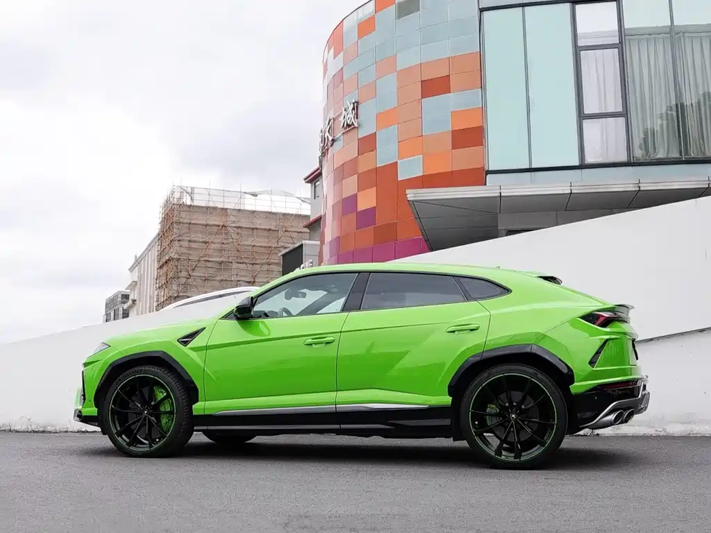 Lamborghini Urus 2021