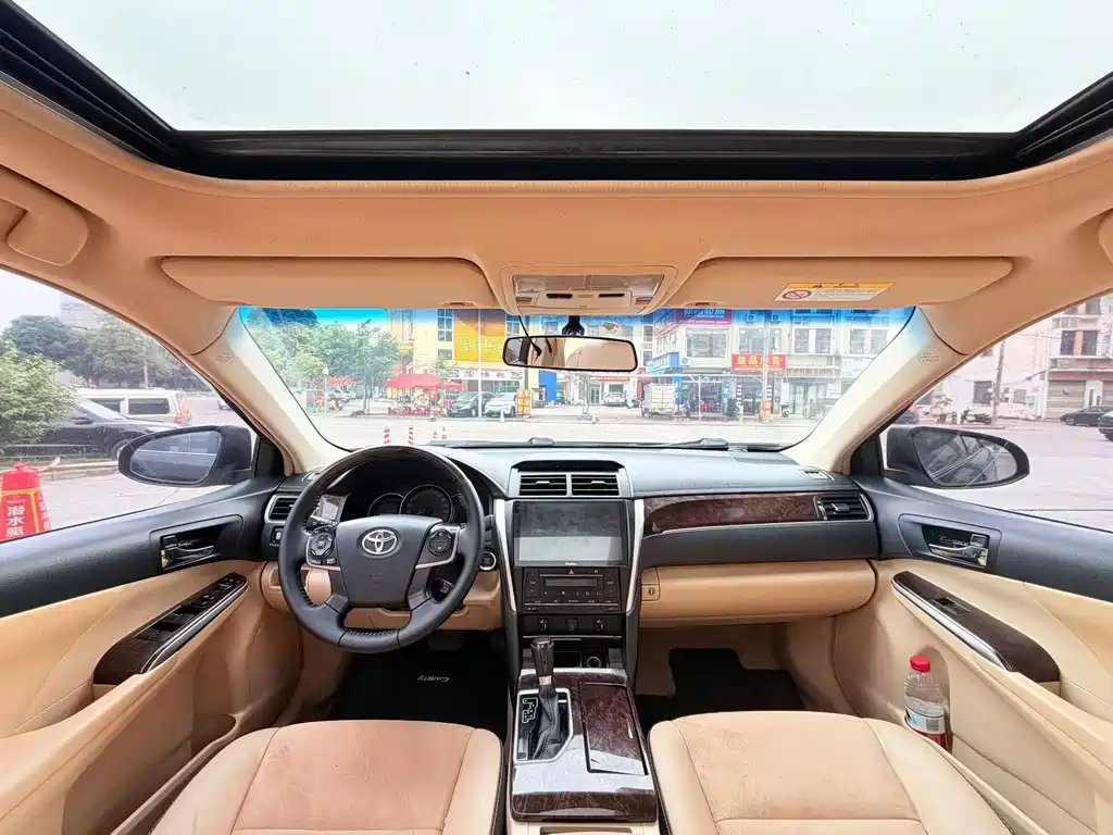 Toyota Camry 2017 — фото 7