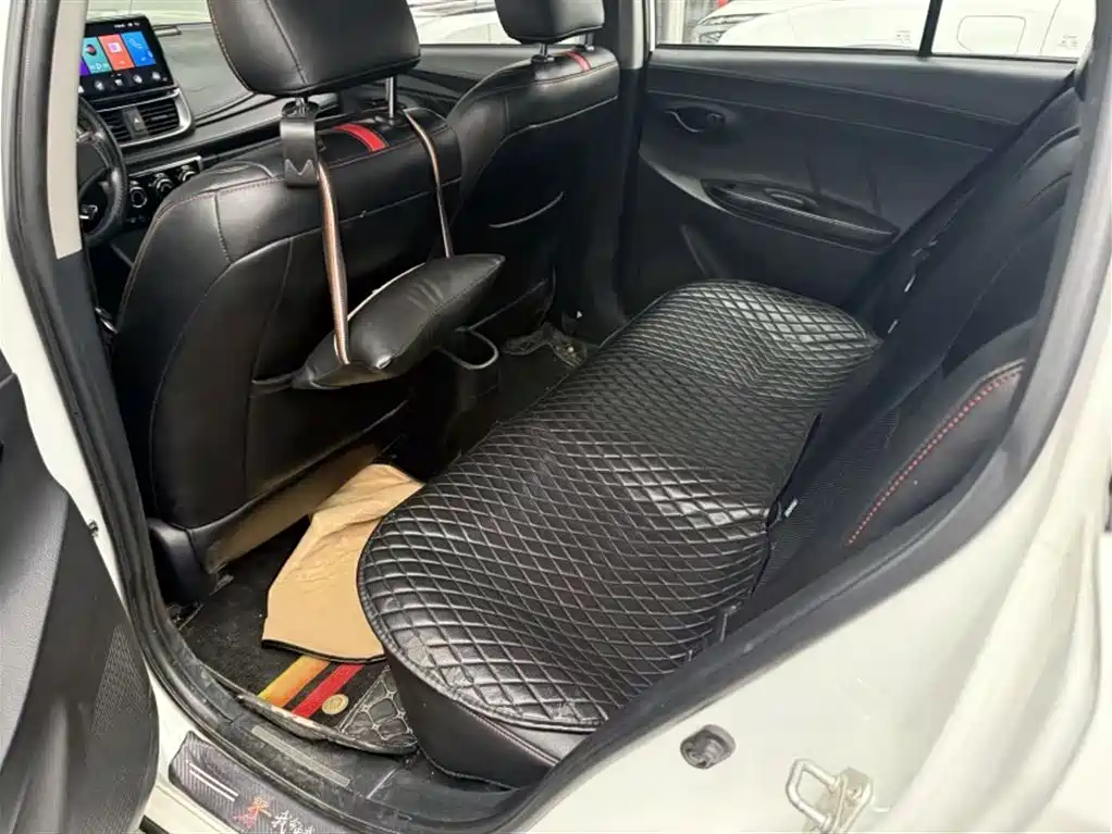 Toyota Yaris L 2020 — фото 23