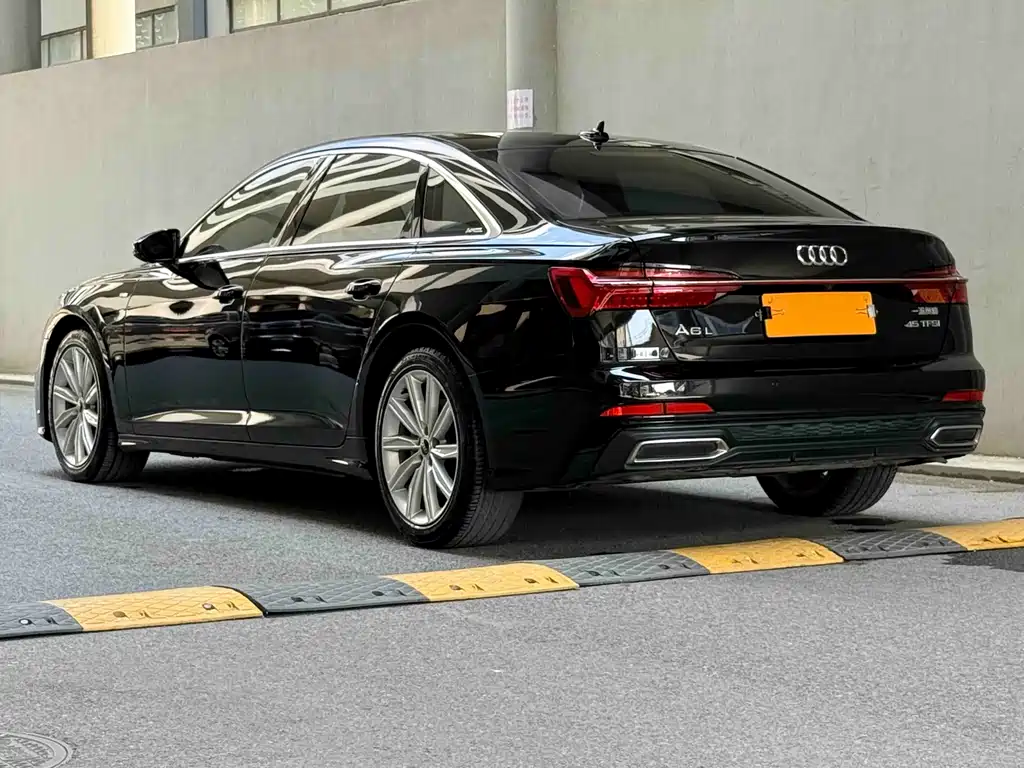 Audi A6L 2022